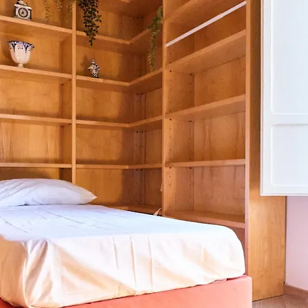 Leonardo Da Vinci's House Apartment *